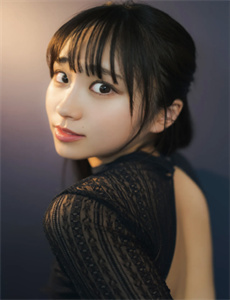 把美女灌醉-哈儿和他的八个女人